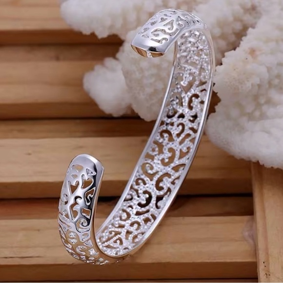 Sterling Silver open bangle bracelet for women - Picture 5 of 8